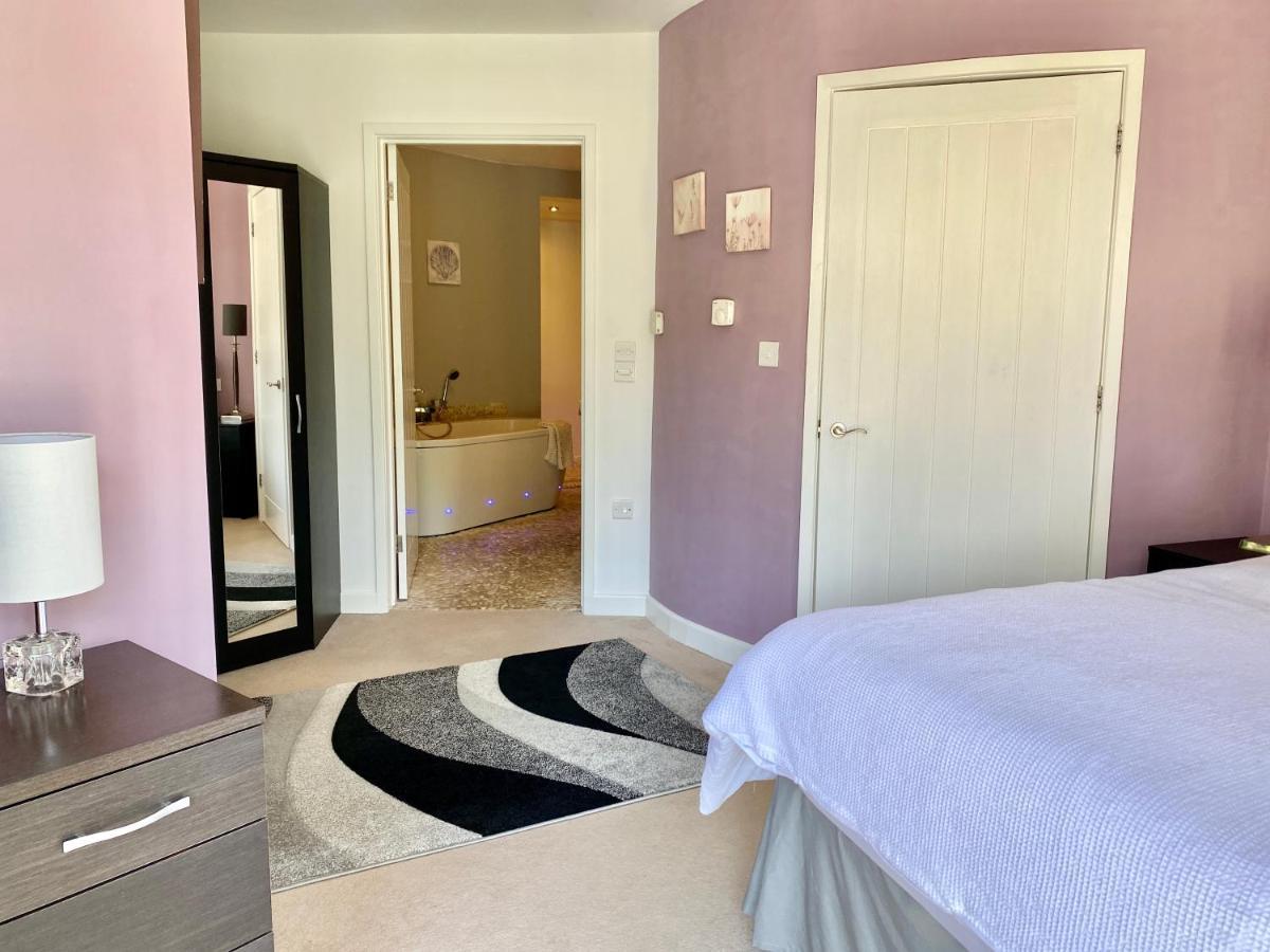 One Of The Best Properties In Lyme! Breathtaking Views Across The Whole Bay. 3 Stories With 2 Tier Veranda Around The Property. Sleeps 6 Lyme Regis Exteriör bild