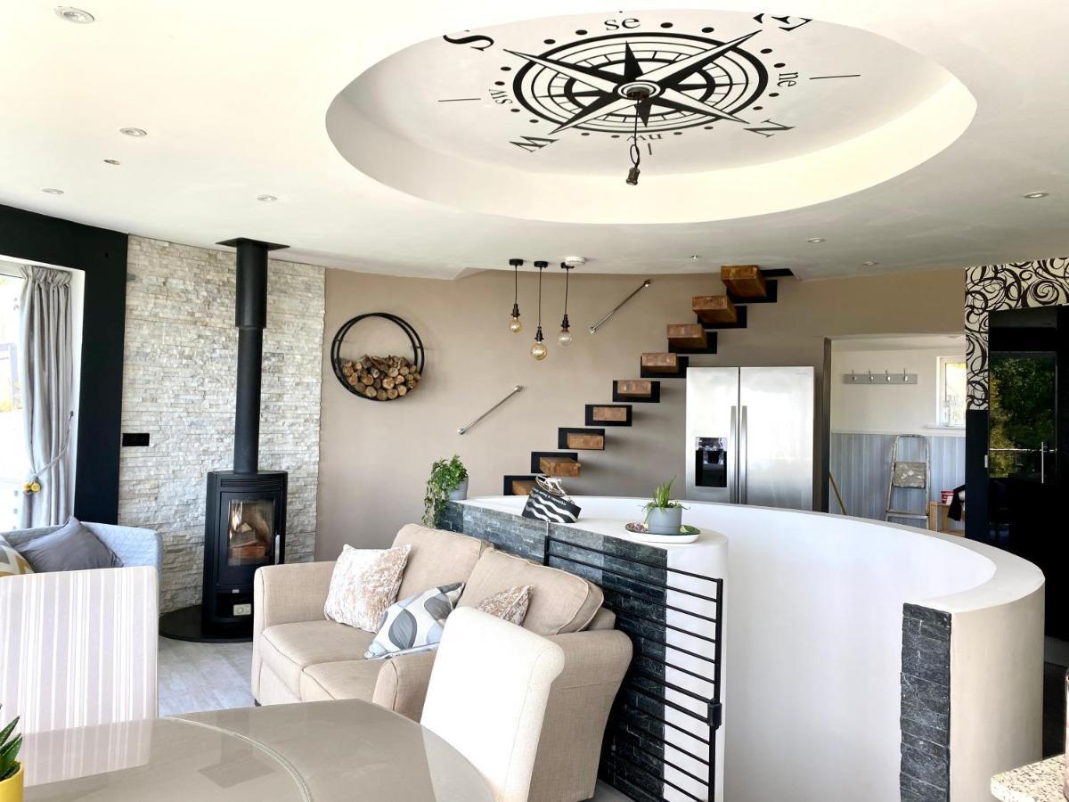 One Of The Best Properties In Lyme! Breathtaking Views Across The Whole Bay. 3 Stories With 2 Tier Veranda Around The Property. Sleeps 6 Lyme Regis Exteriör bild