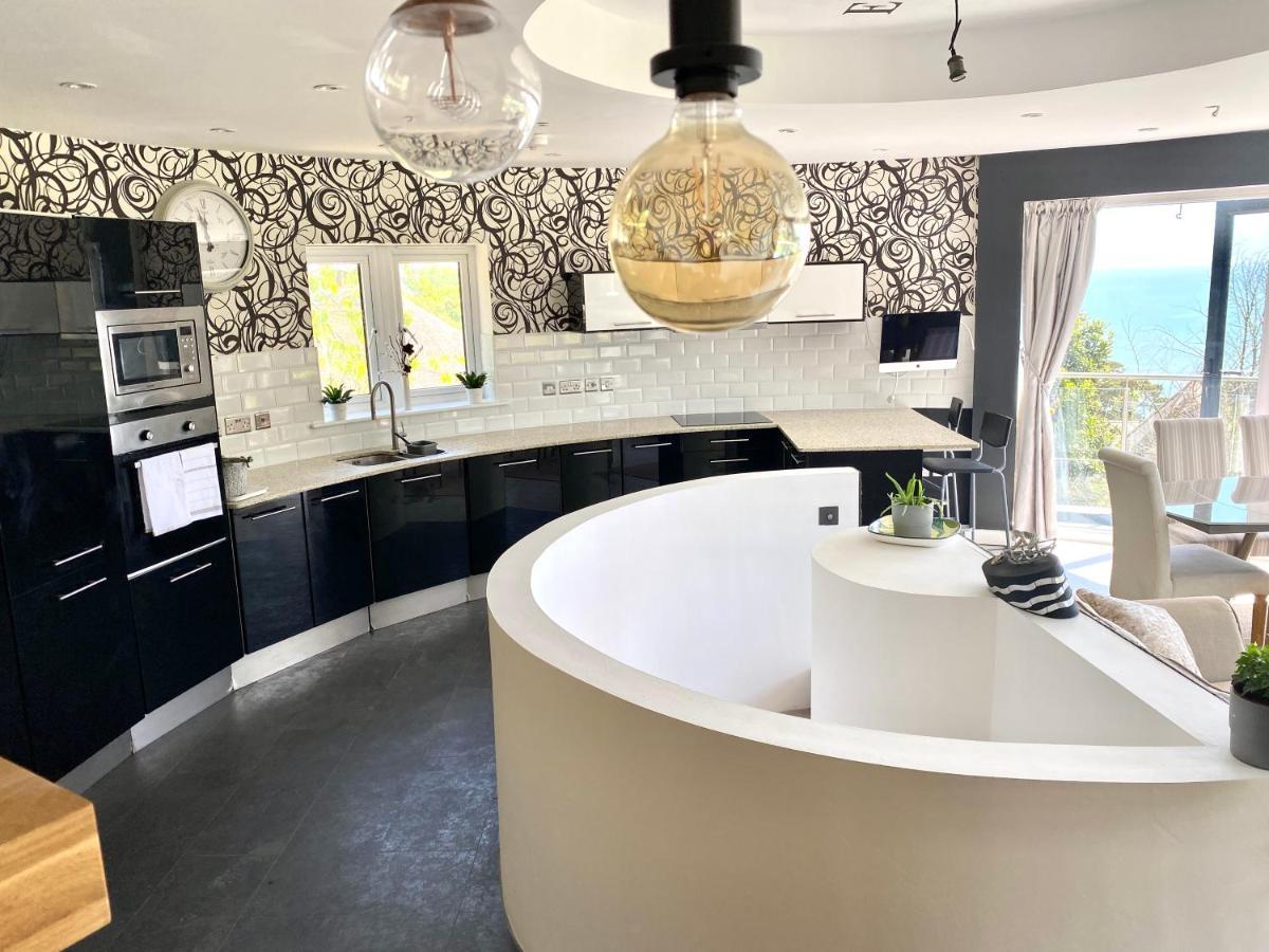 One Of The Best Properties In Lyme! Breathtaking Views Across The Whole Bay. 3 Stories With 2 Tier Veranda Around The Property. Sleeps 6 Lyme Regis Exteriör bild