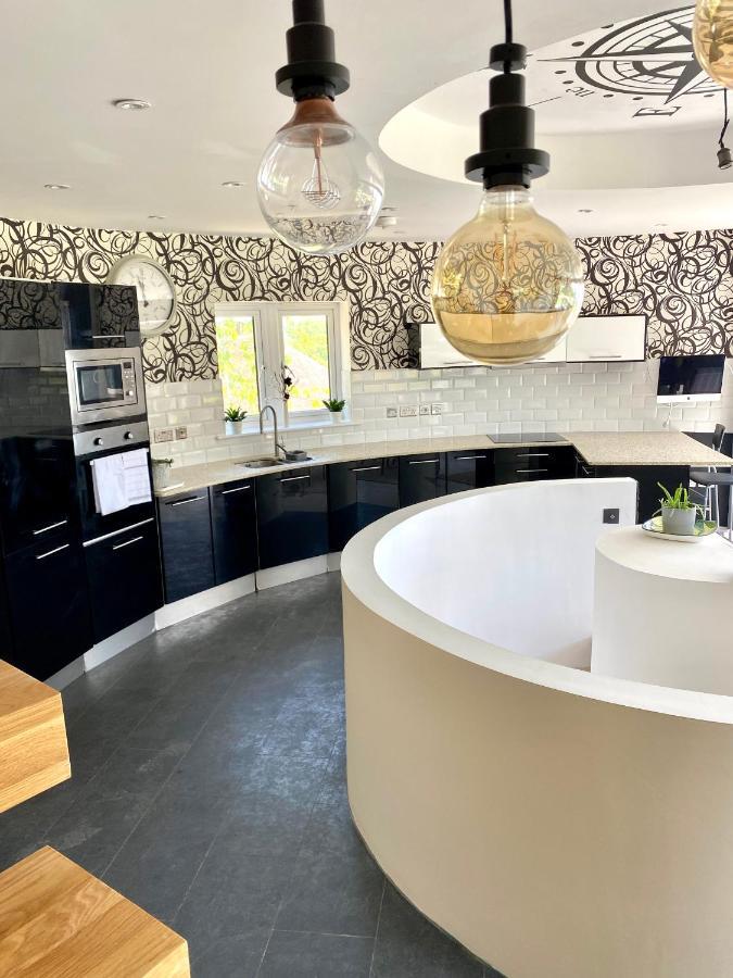 One Of The Best Properties In Lyme! Breathtaking Views Across The Whole Bay. 3 Stories With 2 Tier Veranda Around The Property. Sleeps 6 Lyme Regis Exteriör bild