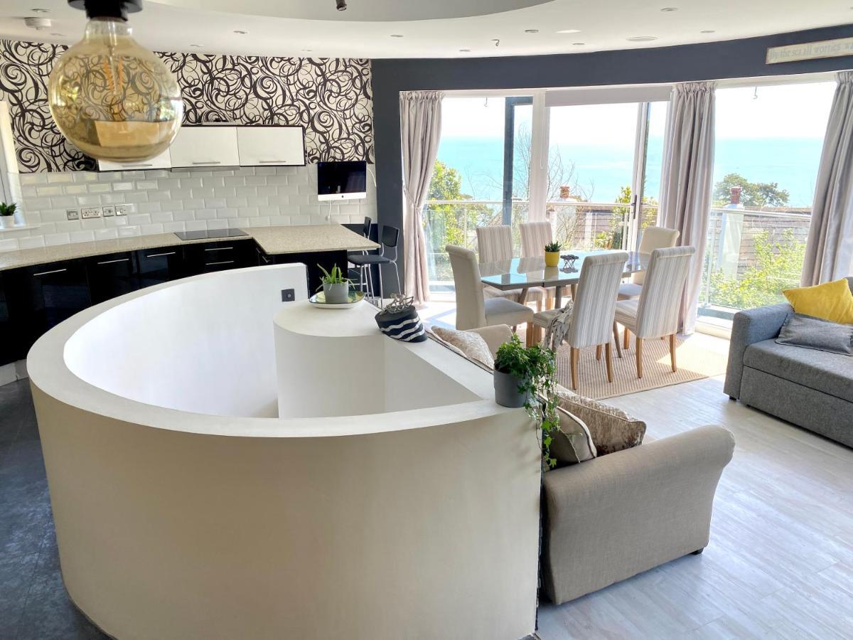 One Of The Best Properties In Lyme! Breathtaking Views Across The Whole Bay. 3 Stories With 2 Tier Veranda Around The Property. Sleeps 6 Lyme Regis Exteriör bild