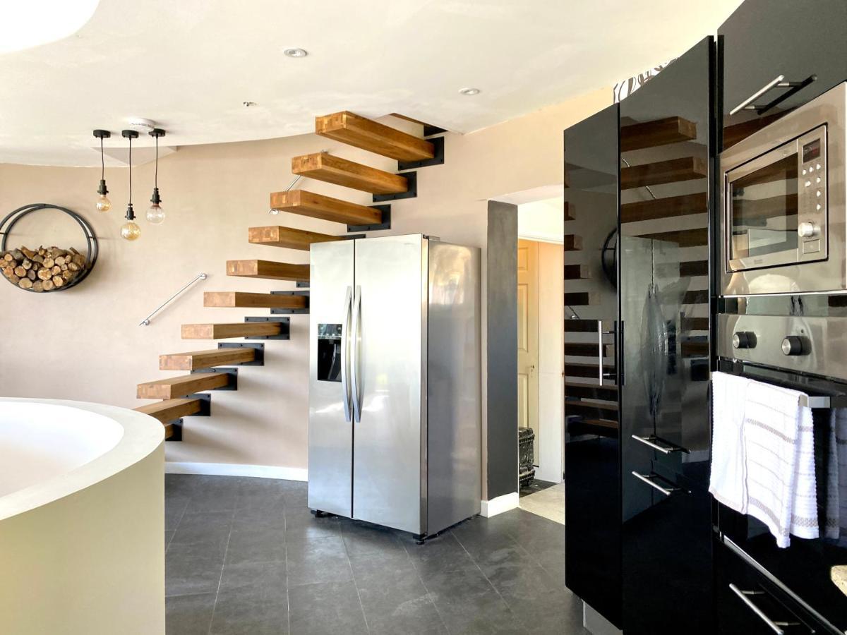 One Of The Best Properties In Lyme! Breathtaking Views Across The Whole Bay. 3 Stories With 2 Tier Veranda Around The Property. Sleeps 6 Lyme Regis Exteriör bild