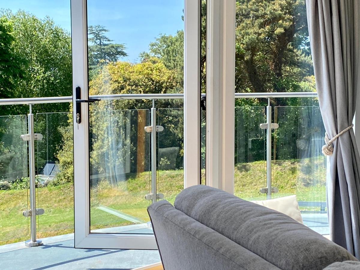 One Of The Best Properties In Lyme! Breathtaking Views Across The Whole Bay. 3 Stories With 2 Tier Veranda Around The Property. Sleeps 6 Lyme Regis Exteriör bild