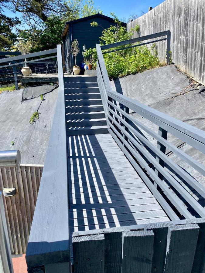 One Of The Best Properties In Lyme! Breathtaking Views Across The Whole Bay. 3 Stories With 2 Tier Veranda Around The Property. Sleeps 6 Lyme Regis Exteriör bild