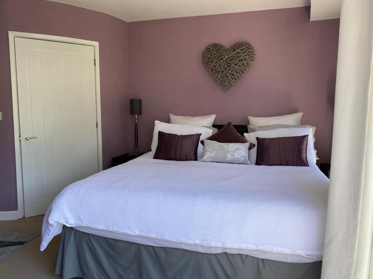 One Of The Best Properties In Lyme! Breathtaking Views Across The Whole Bay. 3 Stories With 2 Tier Veranda Around The Property. Sleeps 6 Lyme Regis Exteriör bild