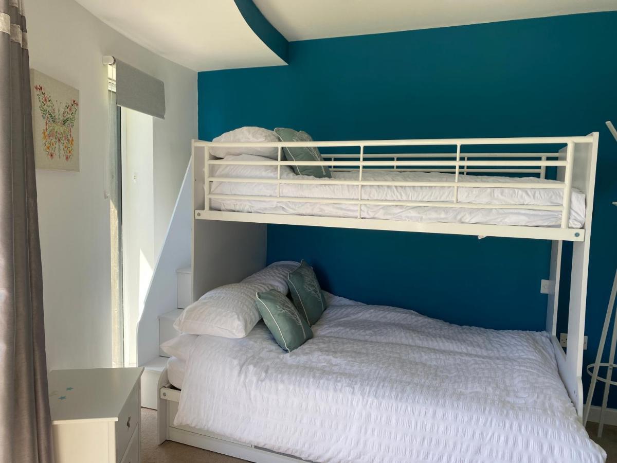 One Of The Best Properties In Lyme! Breathtaking Views Across The Whole Bay. 3 Stories With 2 Tier Veranda Around The Property. Sleeps 6 Lyme Regis Exteriör bild